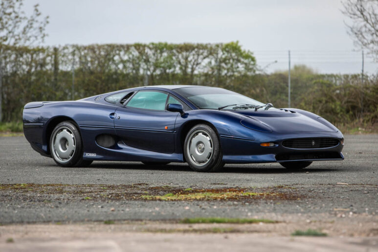 Jaguar XJ220