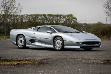 Jaguar XJ220
