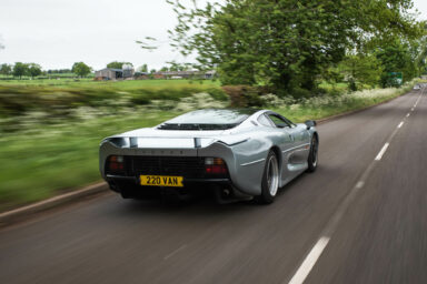 Jaguar XJ220