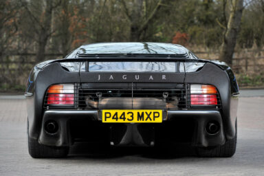 Jaguar XJ220