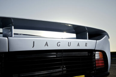Jaguar XJ220