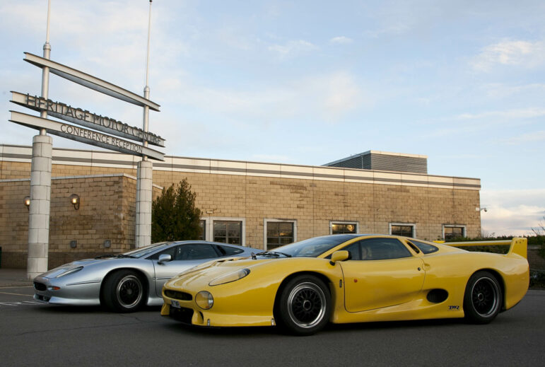 Jaguar XJ220