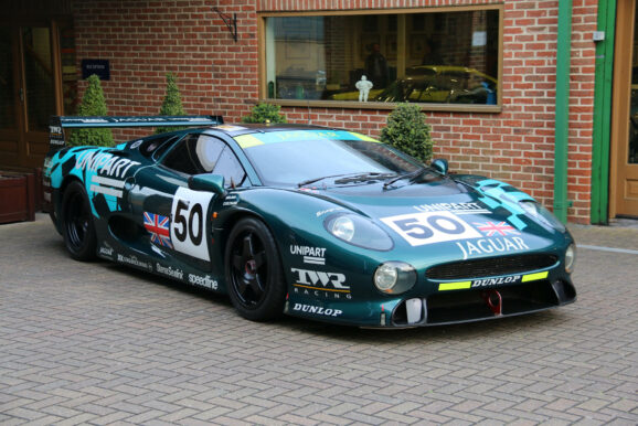 Jaguar XJ220