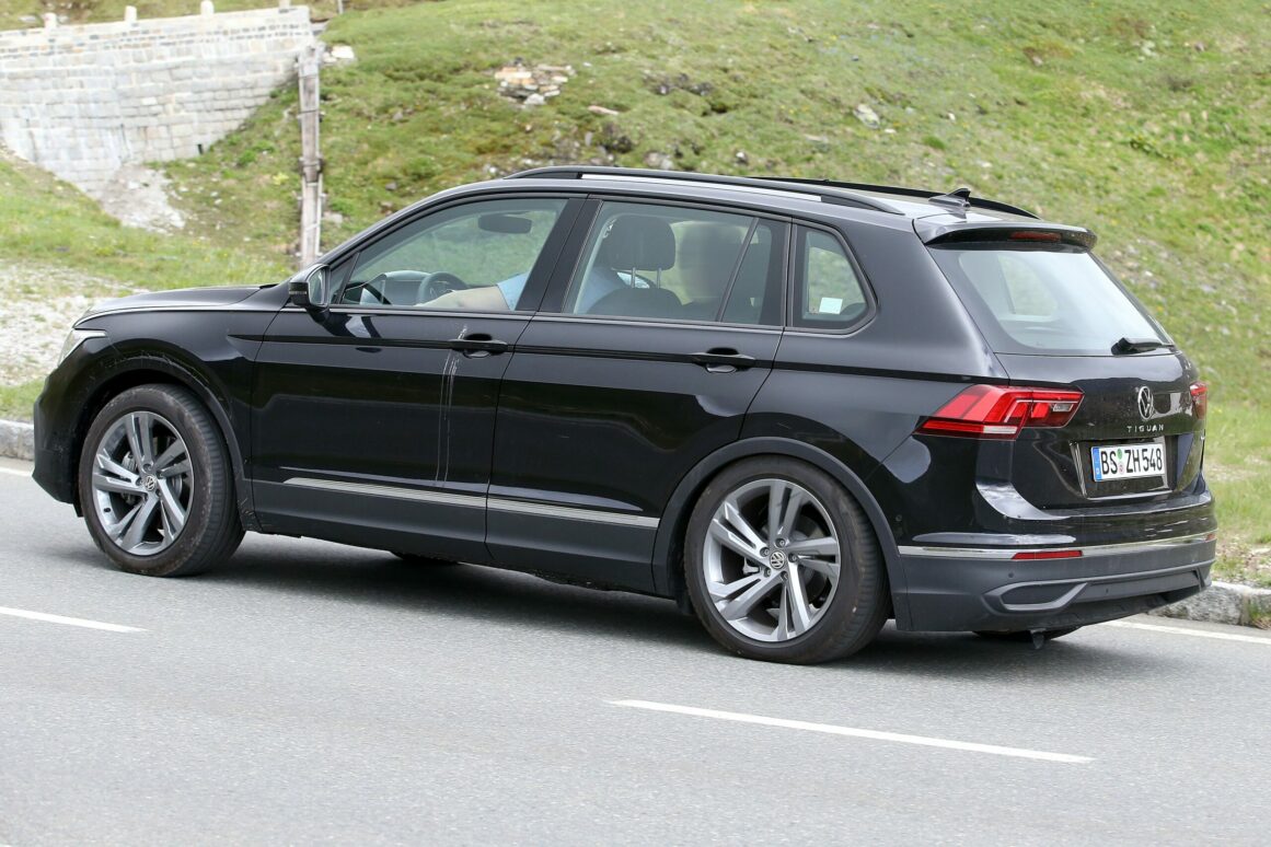 VW Tiguan Mule 006-min