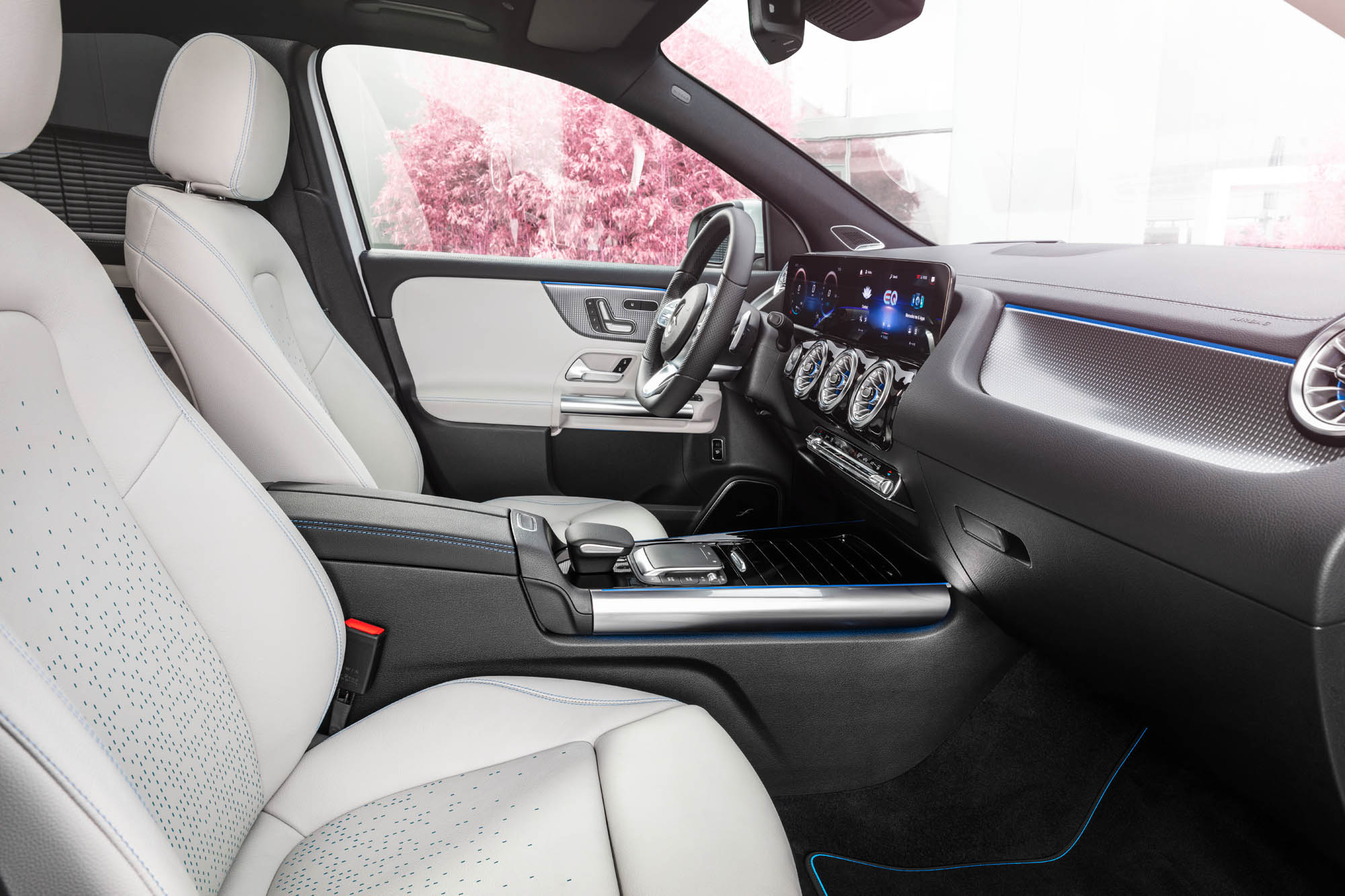 Mercedes-EQ, EQA 250, Interieur, Nevagrau, Edition 1. EQA 250 (Stromverbrauch kombiniert: 15,7 kWh/100 km; CO2-Emissionen kombiniert: 0 g/km);Stromverbrauch kombiniert: 15,7 kWh/100 km; CO2-Emissionen kombiniert: 0 g/km* Mercedes-EQ, EQA 250, Interior, neva grey, Edition 1. EQA 250 (combined power consumption: 15.7 kWh/100 km, combined CO2 emissions: 0 g/km);Combined power consumption: 15.7 kWh/100 km, combined CO2 emissions: 0 g/km*