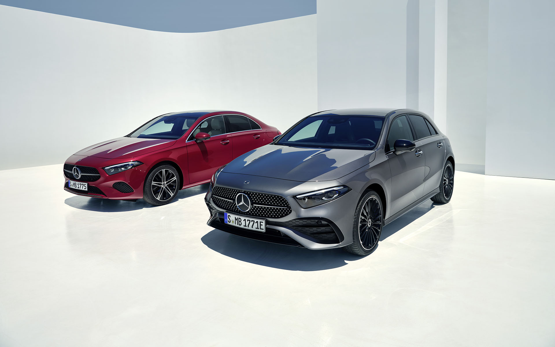 Mercedes-Benz A 250 e Hatchback: fuel consumption combined, weighted (WLTP) 1,1-0,8 l/100 km, electric energy consumption combined, weighted (WLTP) 17.0-15.0 kWh/100km, CO2 emissions combined, weighted (WLTP) 25-18 g/km [2]; exterior: mountain grey, AMG line[2] The stated figures are the measured "WLTP CO₂ figures" in accordance with Art. 2 No. 3 of Implementing Regulation (EU) 2017/1153. The fuel consumption figures were calculated on the basis of these figures. Electric energy consumption was determined on the basis of Commission Regulation (EU) 2017/1151. / Mercedes-Benz A-Class saloon; exterior: patagonia red MANUFAKTUR; progressive line Mercedes-Benz A 250 e Hatchback: fuel consumption combined, weighted (WLTP) 1,1-0,8 l/100 km, electric energy consumption combined, weighted (WLTP) 17.0-15.0 kWh/100km, CO2 emissions combined, weighted (WLTP) 25-18 g/km [2]; exterior: mountain grey, AMG line[2] The stated figures are the measured "WLTP CO₂ figures" in accordance with Art. 2 No. 3 of Implementing Regulation (EU) 2017/1153. The fuel consumption figures were calculated on the basis of these figures. Electric energy consumption was determined on the basis of Commission Regulation (EU) 2017/1151. / Mercedes-Benz A-Class saloon; exterior: patagonia red MANUFAKTUR; progressive line