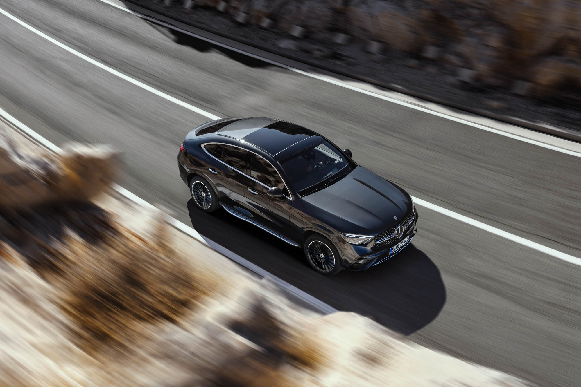 Das neue Mercedes-Benz GLC Coupé: AMG-Line; Exterieur: Graphitgrau; Interieur: Leder sienabraun/schwarz<br /> The new Mercedes-Benz GLC Coupé: AMG line; exterior: graphite grey; interior: leather siena brown/black
