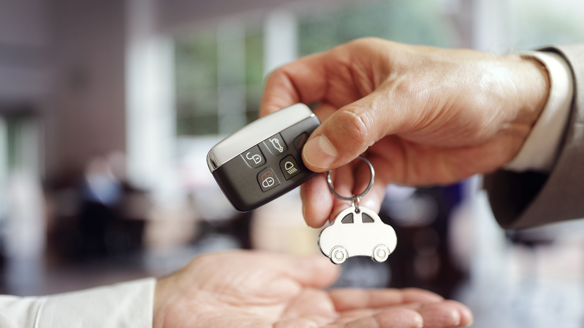 αγγελία - Car sales buying a new car handing over the keys