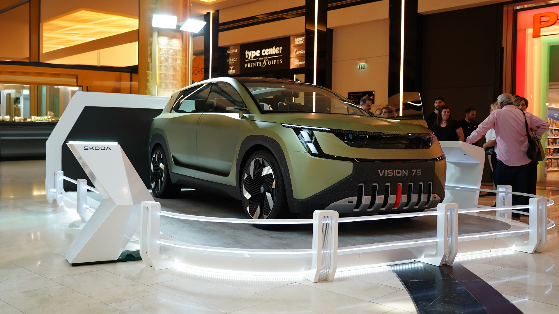 Απίστευτο: Από τι υλικό είναι το πάτωμα του Skoda Vision 7S; - motorone.gr