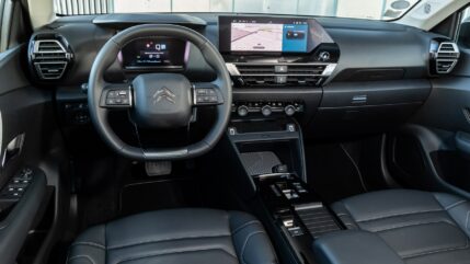 086-citroen-e-c4-x-cabin