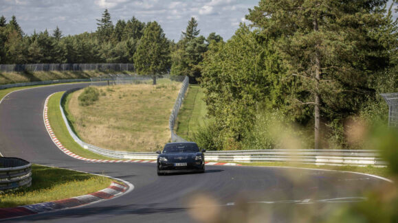 Porsche Taycan στο Nurburgring