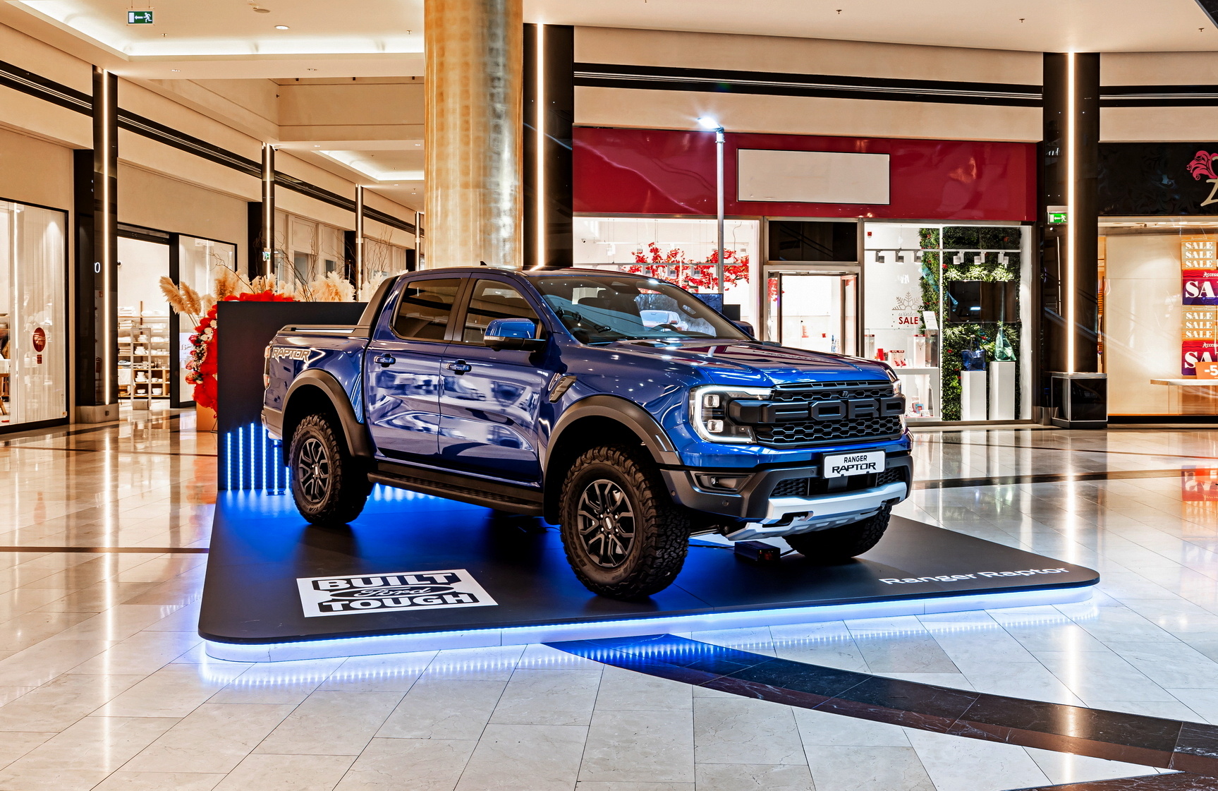 Το νέο Ford Ranger Raptor στο ανανεωμένο stage της Ford στο «Golden ...