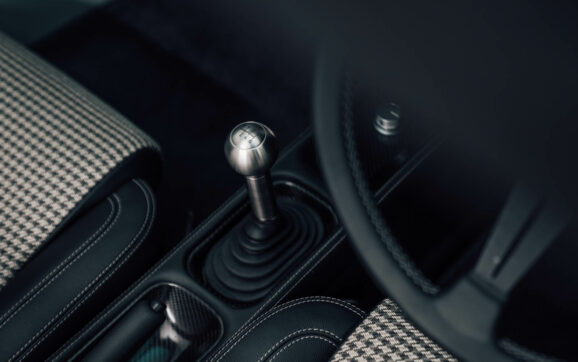 porsche-911-targa-restomod (44)