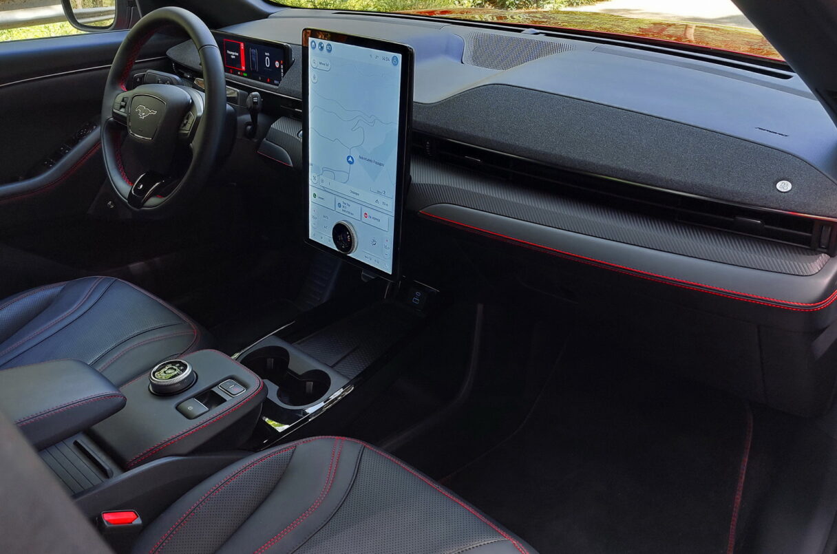 Ford Mustang Mach E X 4WD ER 2024 (20)
