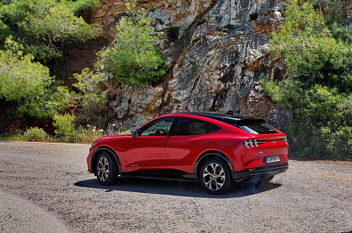 Ford Mustang Mach E X 4WD ER 2024 (8)