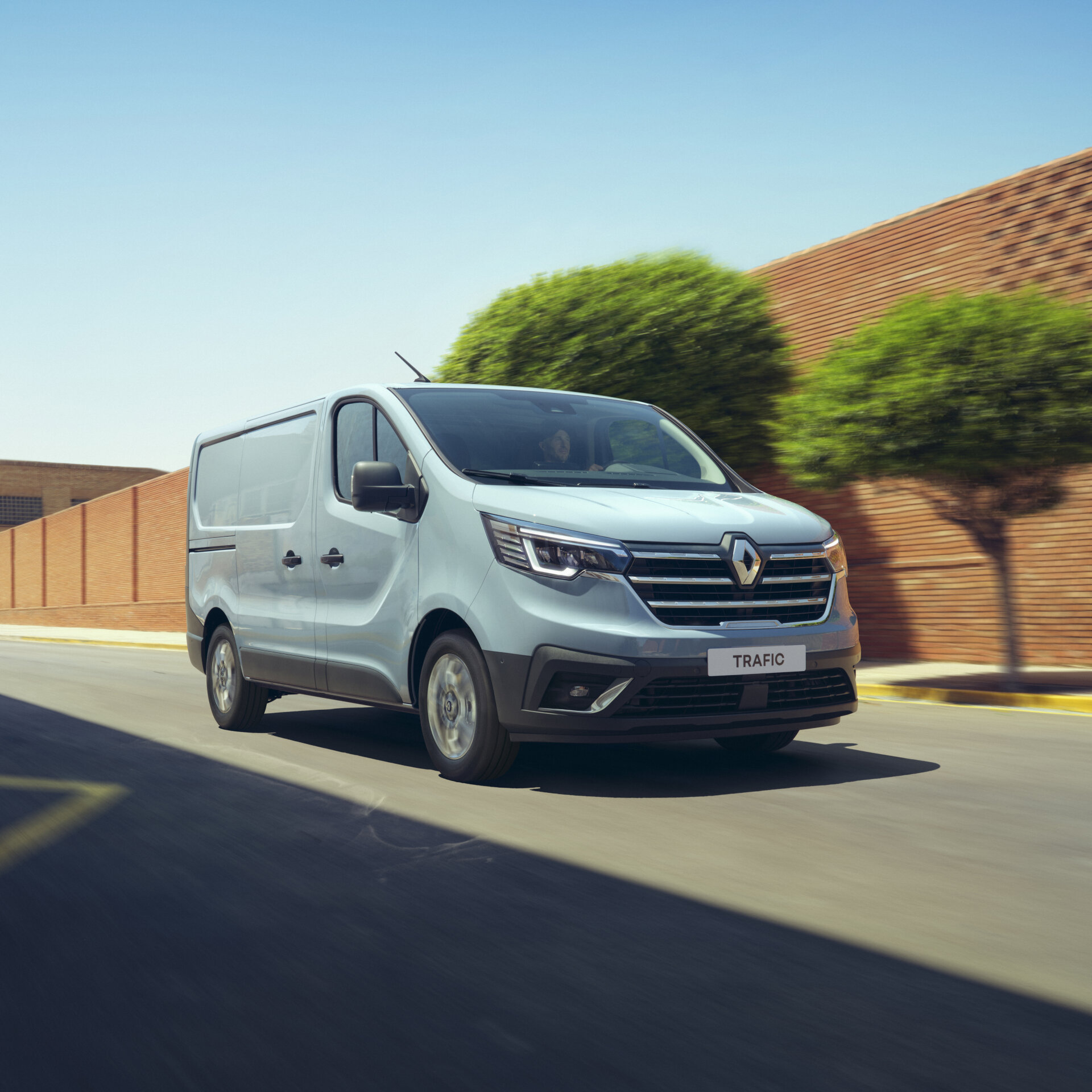 RENAULT TRAFIC (F82)