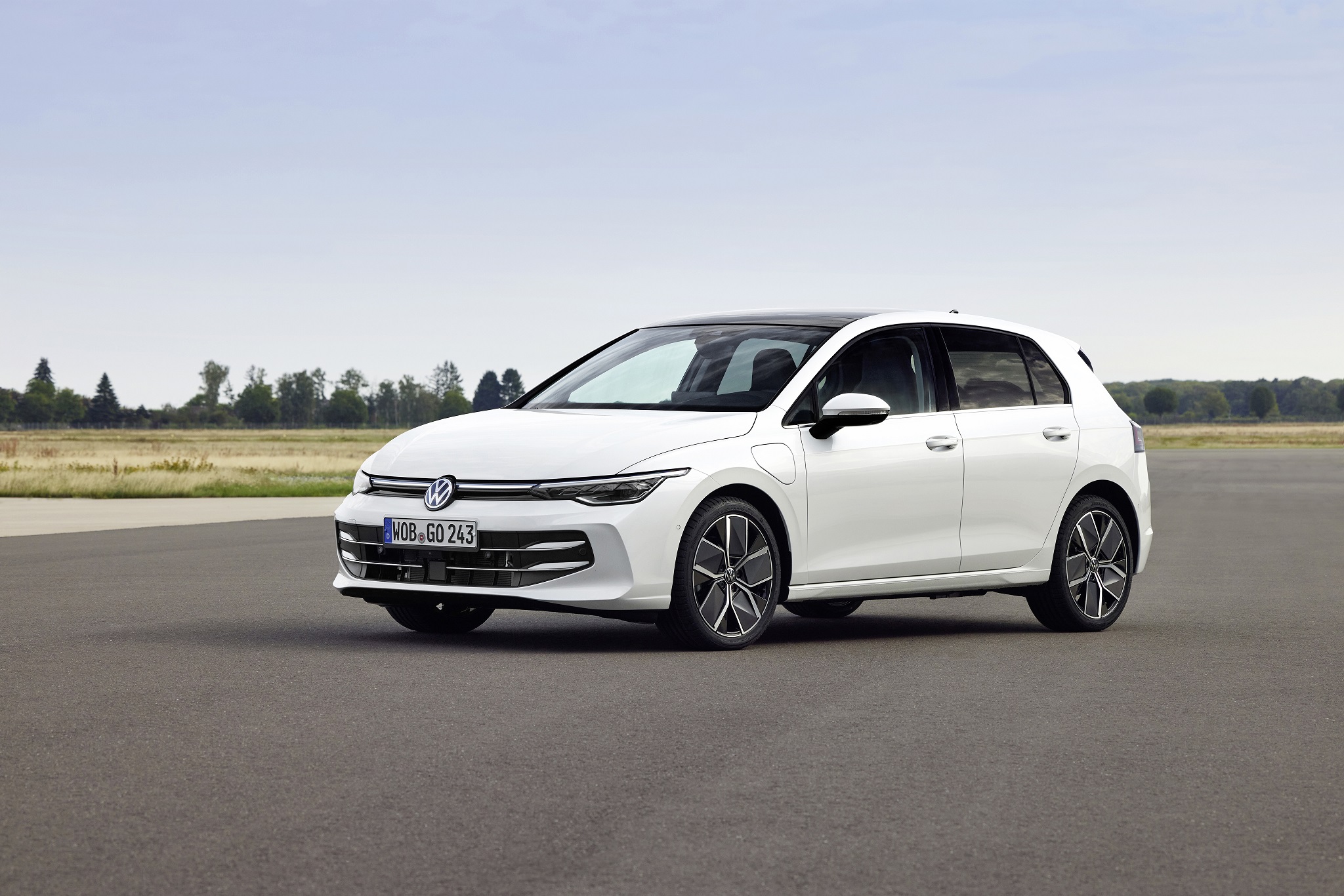 The new Volkswagen Golf eHybrid
