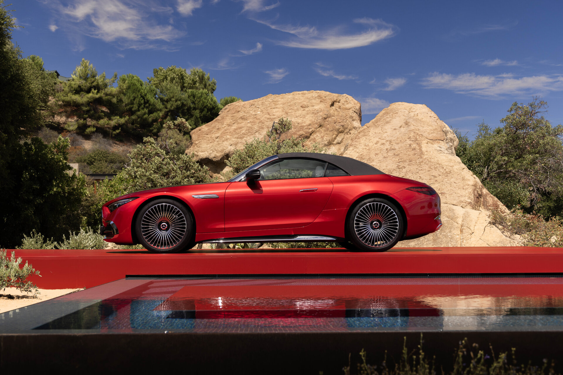 Pre Media: Der neue Mercedes Maybach SL Monogram Series für das ultimative Open Air Erlebnis Pre Media: The new Mercedes Maybach SL Monogram Series, for the ultimate open air experience