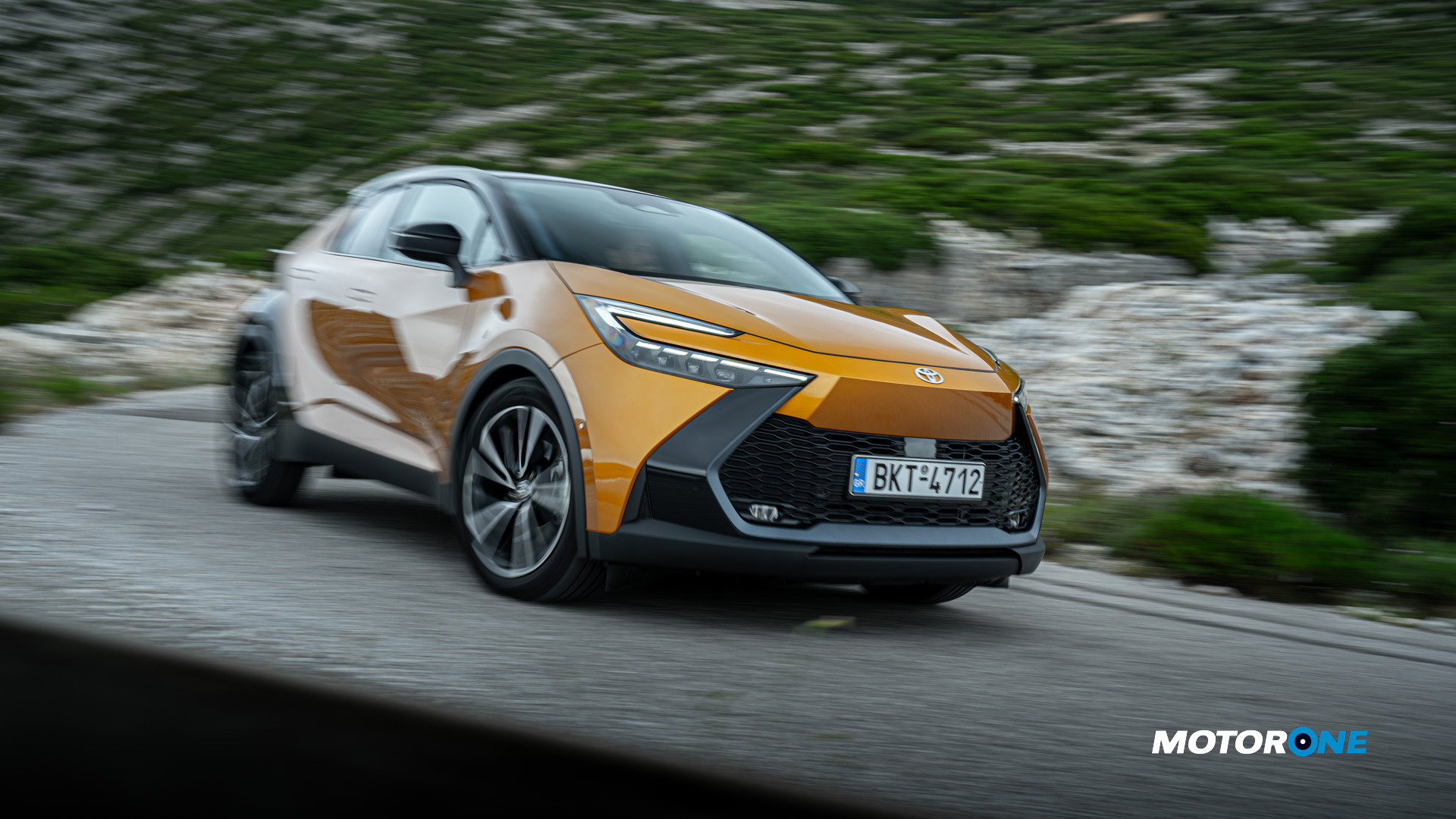 Toyota C HR 2.0 HEV AWD i TEST 2024 (33)