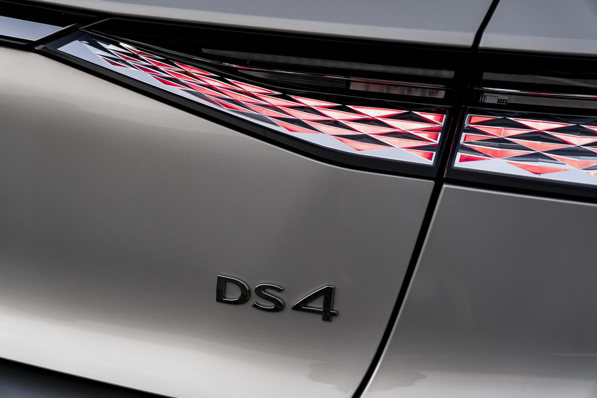 CREATOR: gd jpeg v1.0 (using IJG JPEG v62), quality = 100