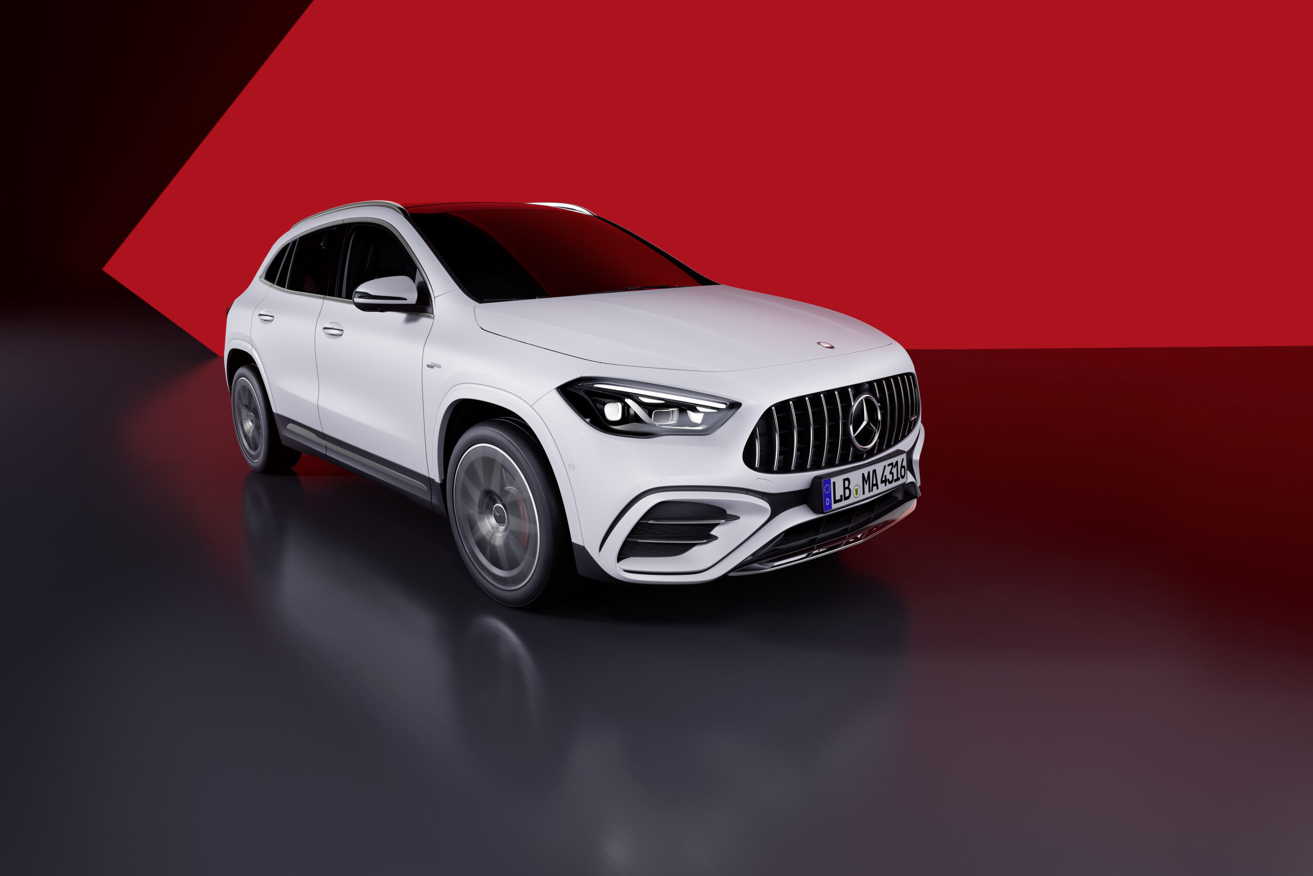 Mehr Ausstattung und Technik für GLA und GLB von Mercedes AMG More features and improved technology for Mercedes AMG GLA and GLB