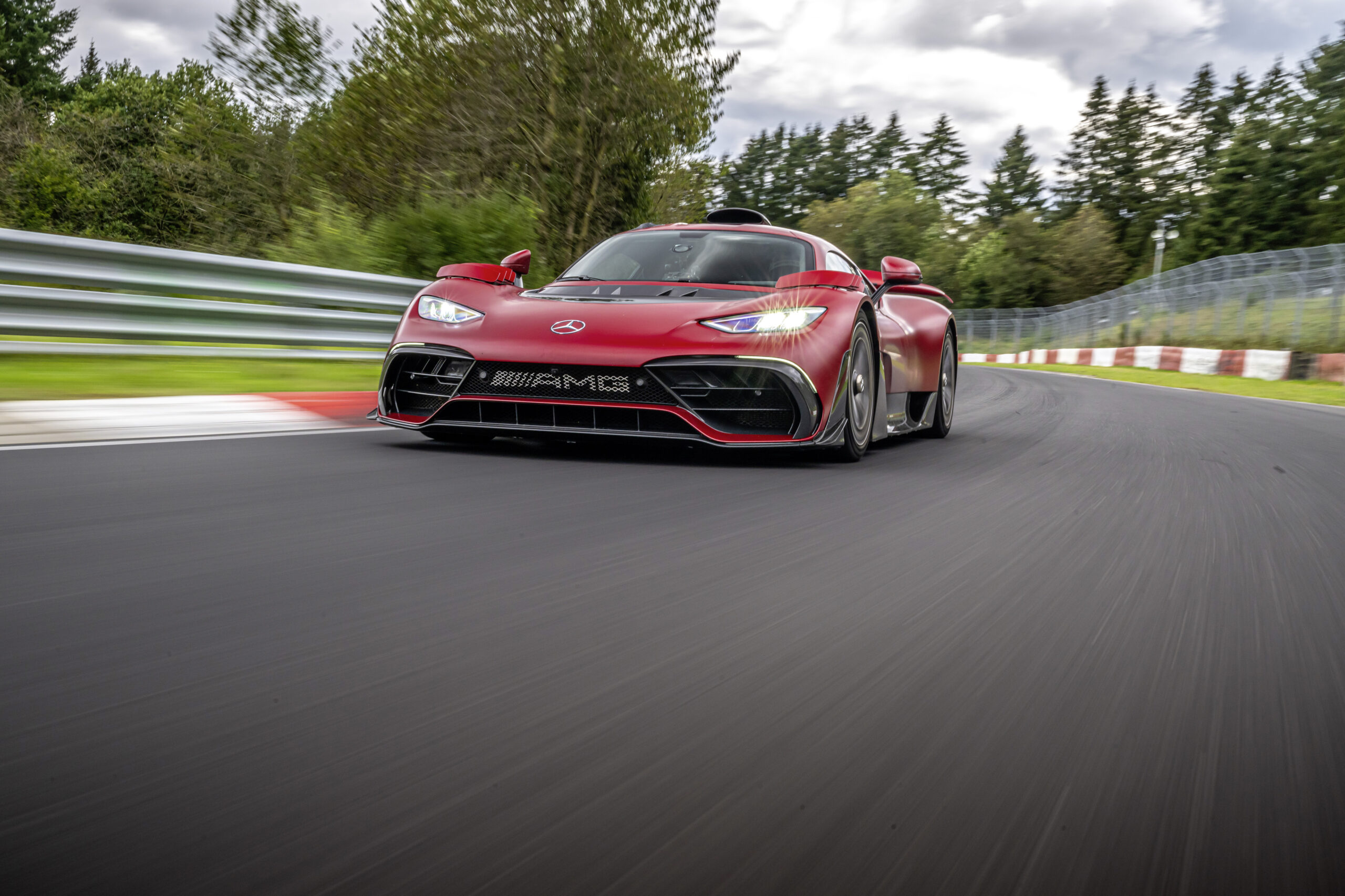 6:29.090 min: Mercedes AMG ONE bricht eigenen Rundenrekord auf der Nürburgring Nordschleife 6:29.090 min: Mercedes AMG ONE breaks its own lap record on the Nürburgring Nordschleife