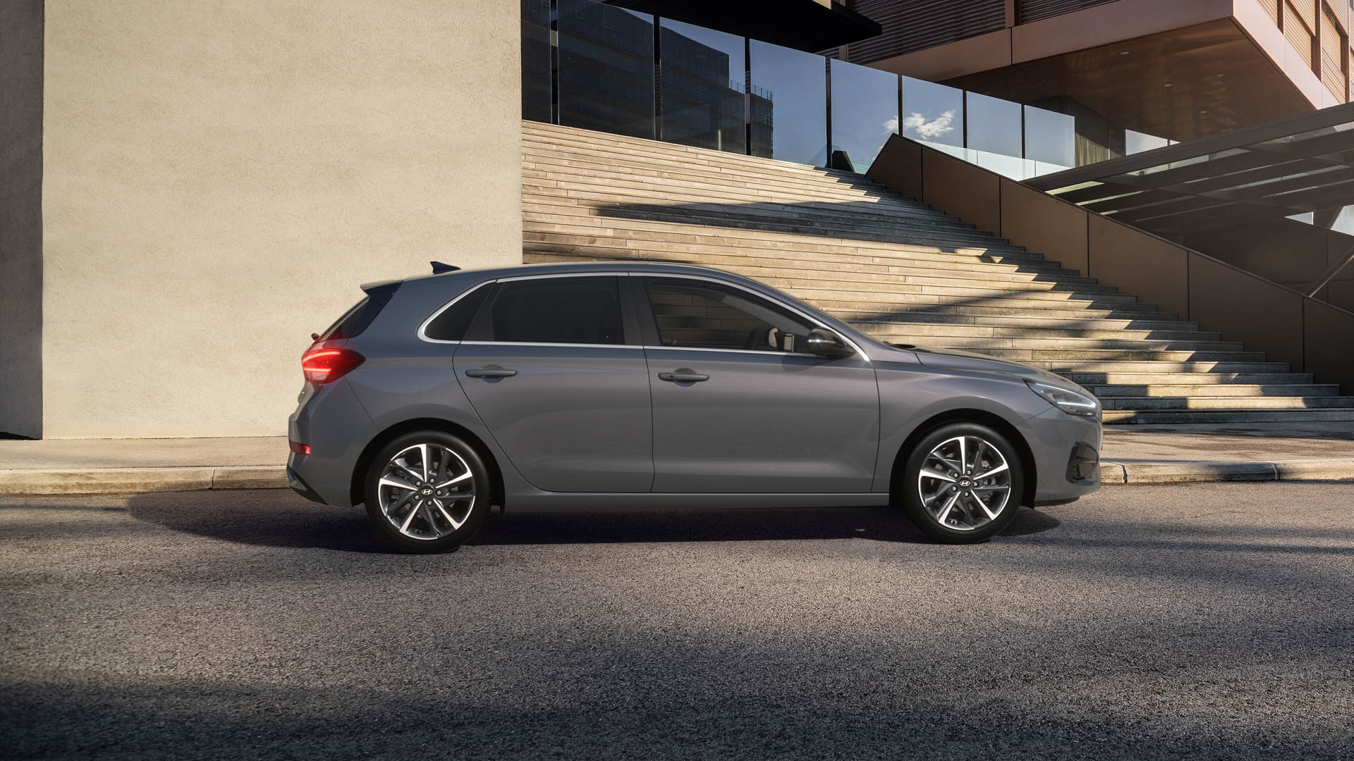 Hyundai i30 hatchback (6) Hyundai i30 hatchback (6)