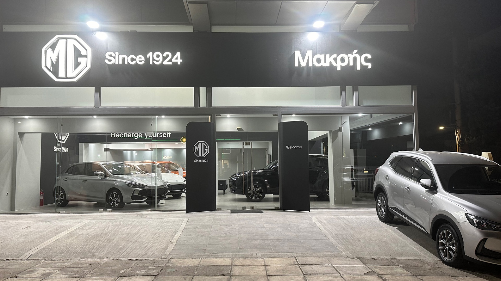 MGMakris Exterior Night