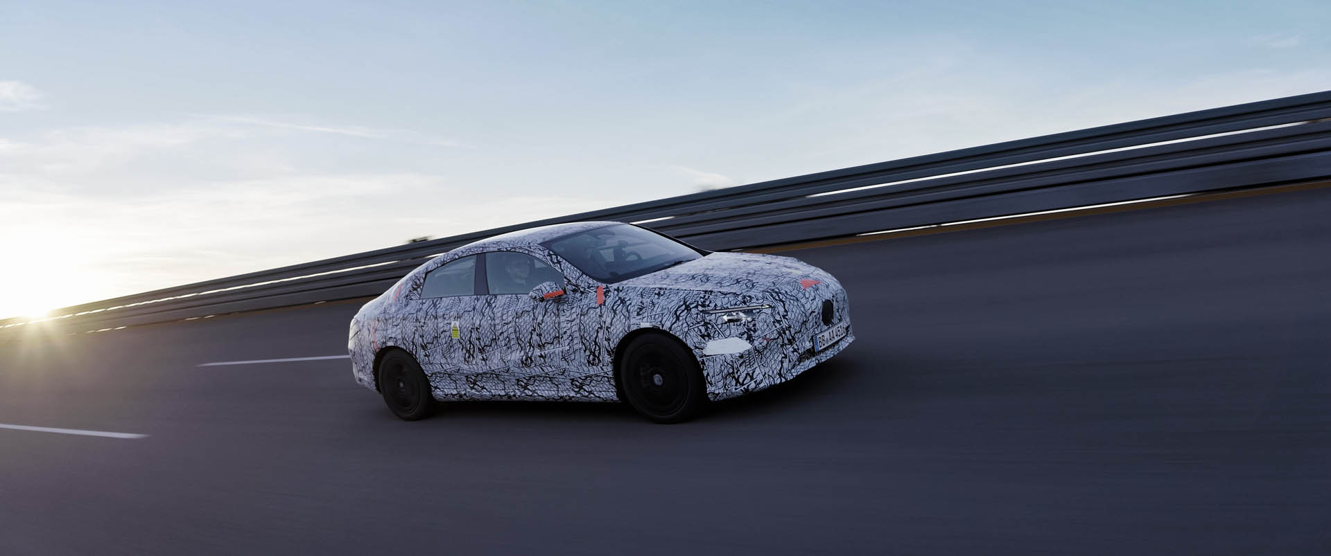 Die nächste Stufe der Effizienz wird Realität The next level of efficiency becomes reality Mercedes-Benz