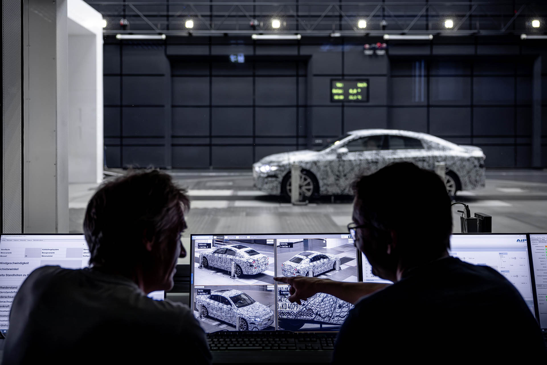 Die nächste Stufe der Effizienz wird Realität The next level of efficiency becomes reality Mercedes-Benz