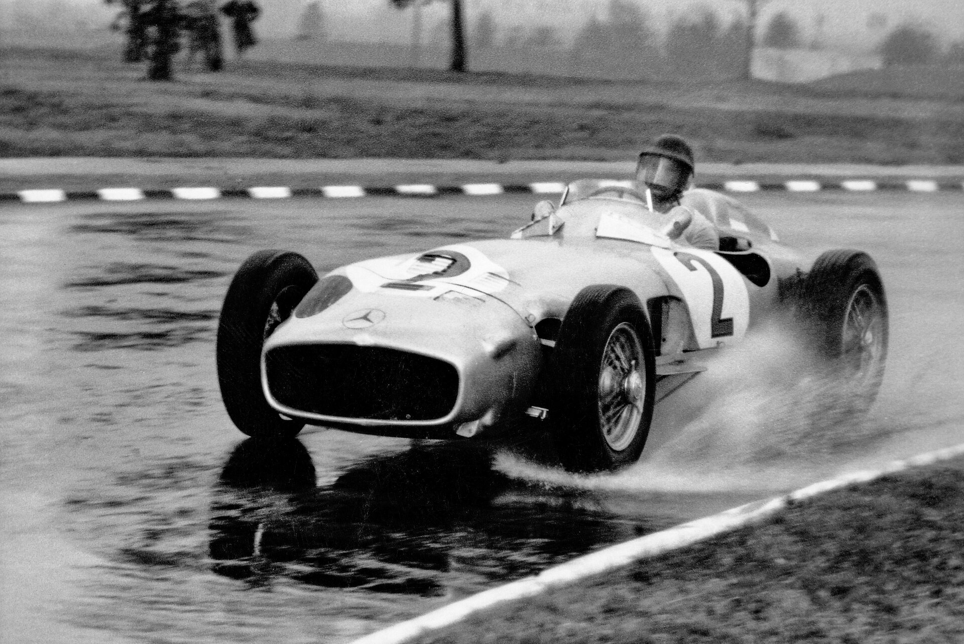 Mercedes Benz W 196 R Stromlinienrennwagen von 1954: Einer der bedeutendsten Rennwagen der Welt wird in Stuttgart von RM Sotheby’s gemeinsam mit der Mercedes Benz Heritage GmbH versteigert werden 1954 Mercedes Benz W 196 R With Streamlined Body: One of