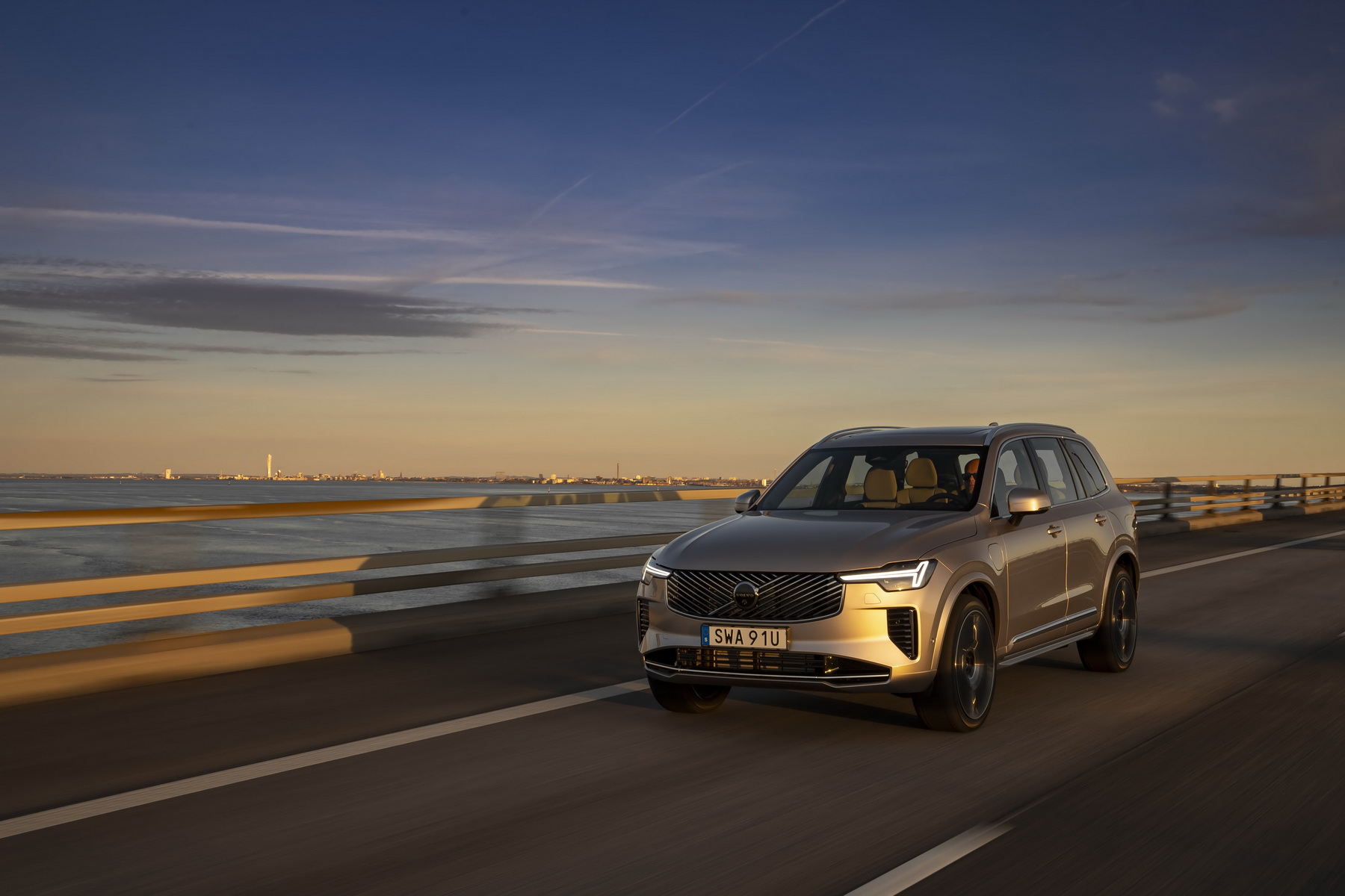 New Volvo XC90 T8 eAWD Plug in Hybrid (1)
