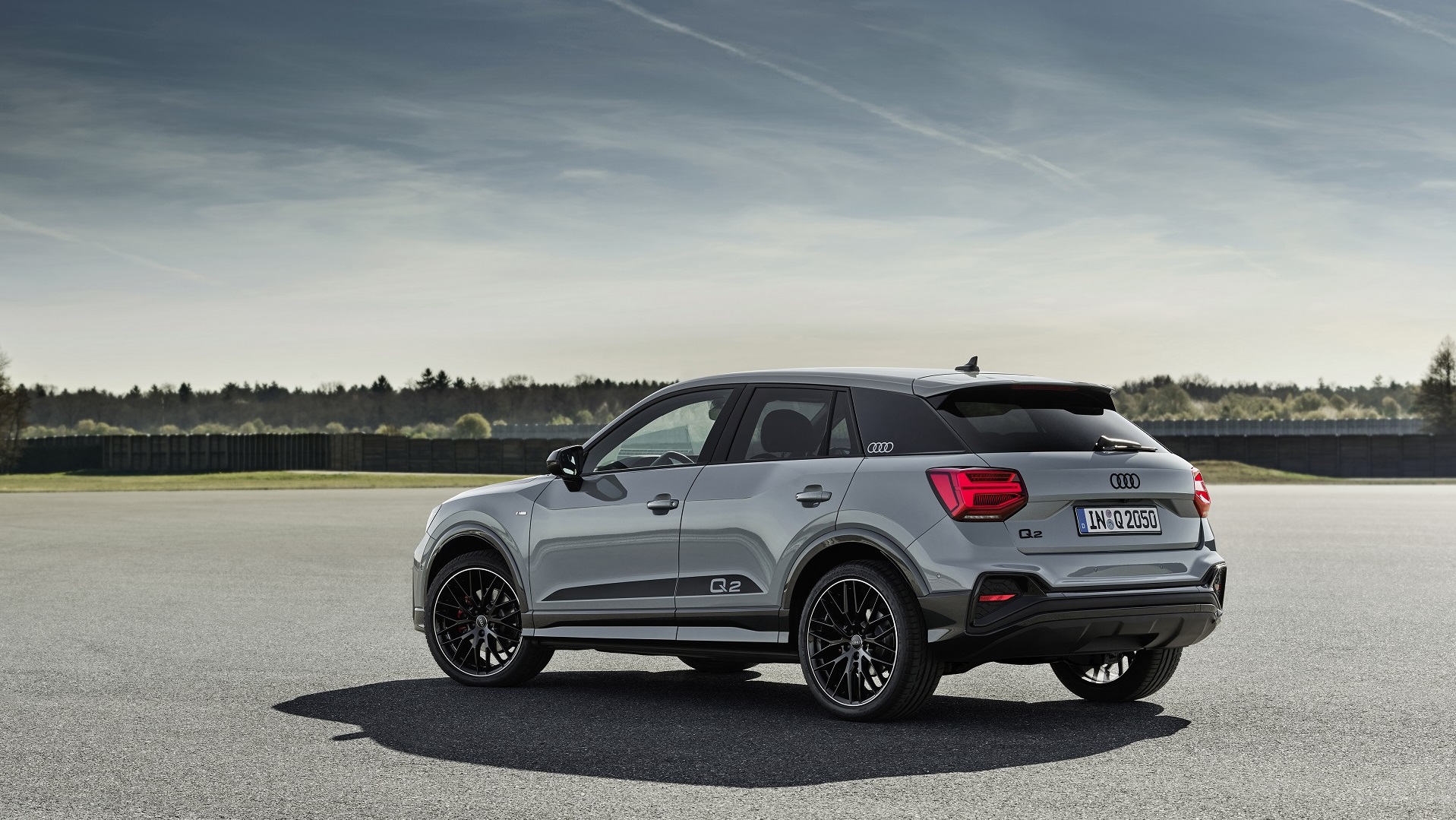 Audi Q2 Static photo, Colour: arrow gray