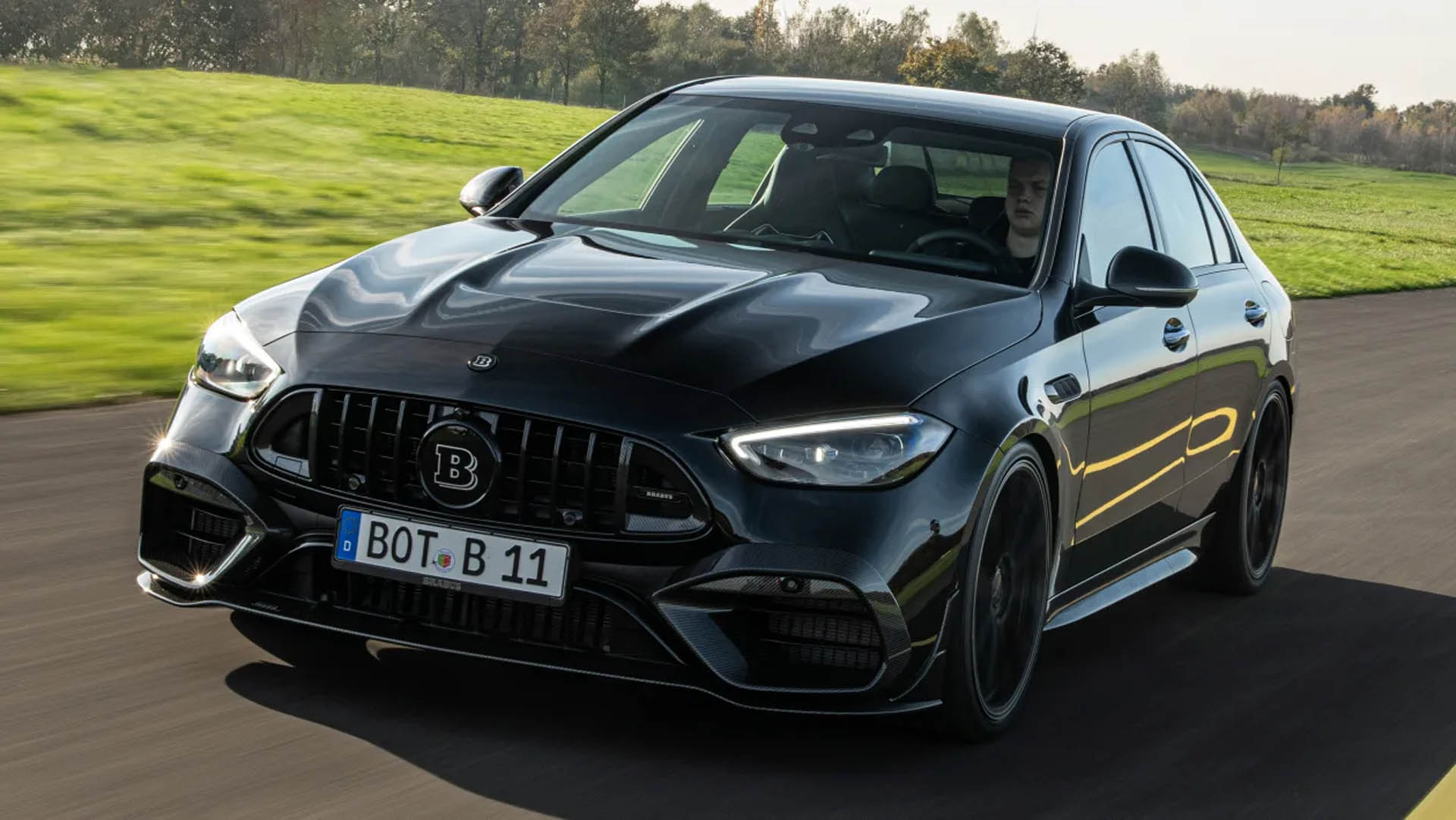 BRABUS 730 C63 outdoor dynamic front tracking n3wn8e