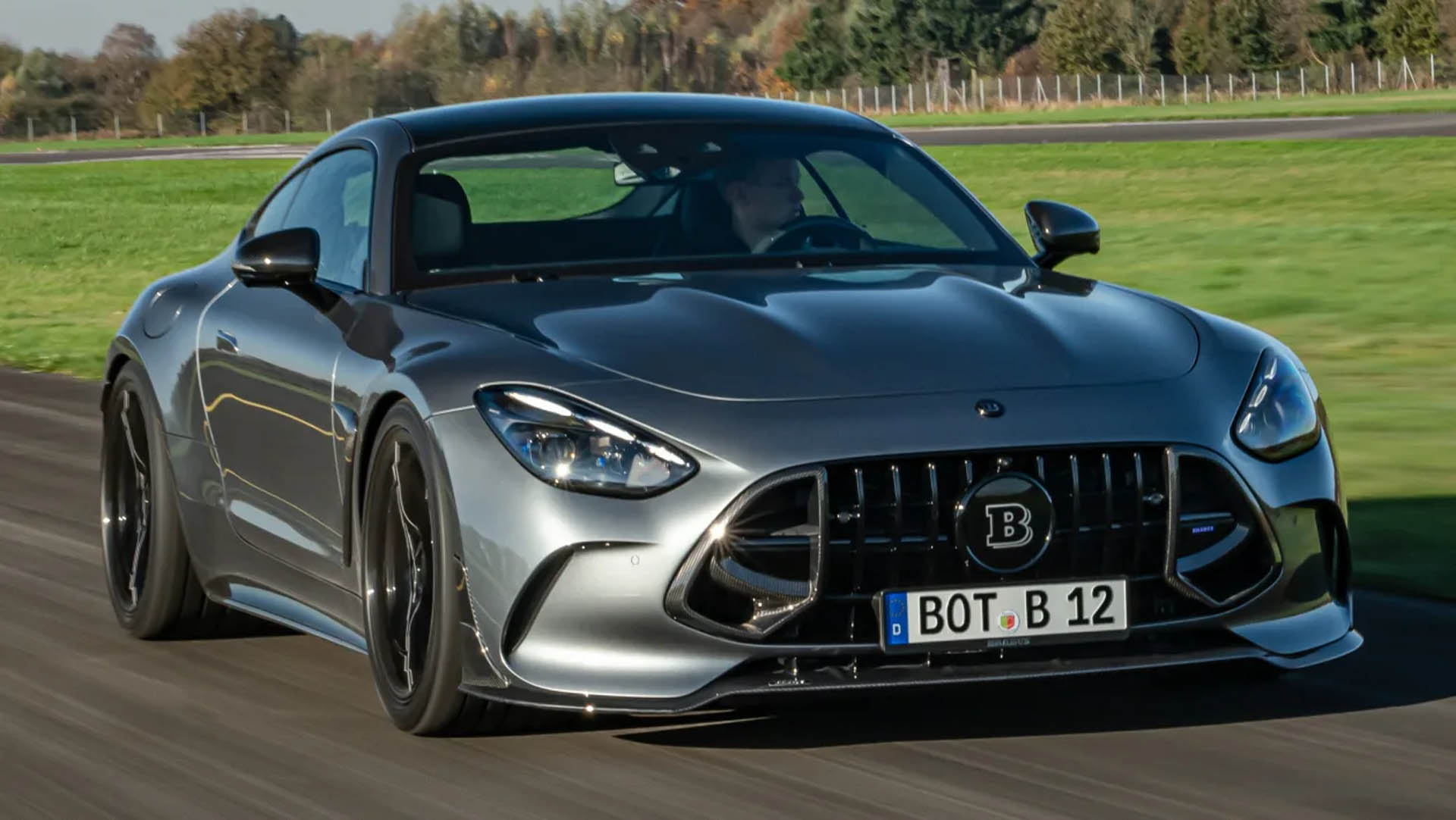 BRABUS 750 GT dynamic front 3 45 sx3j2u