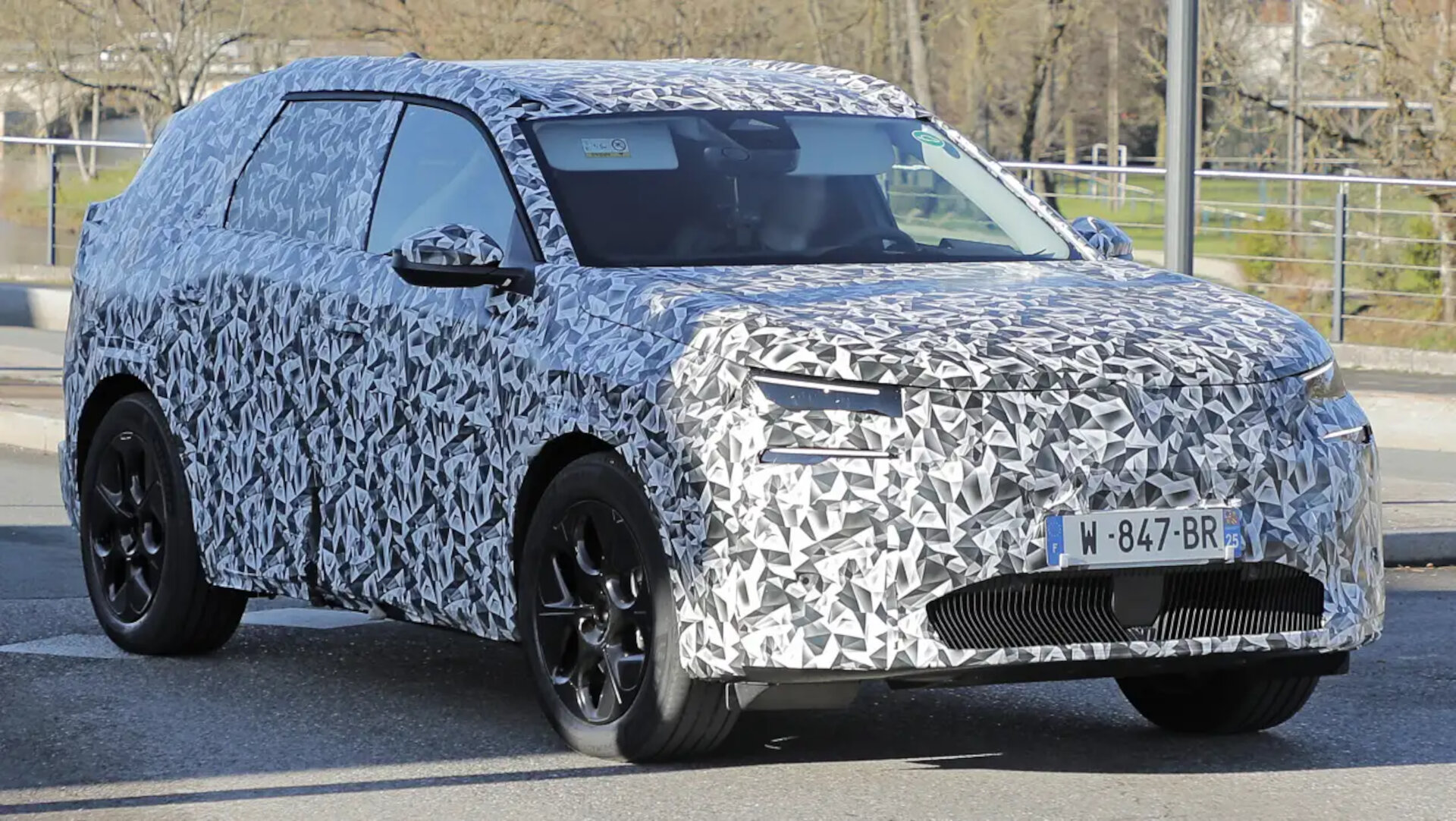 Citroen C5 Aircross spy shots (1)