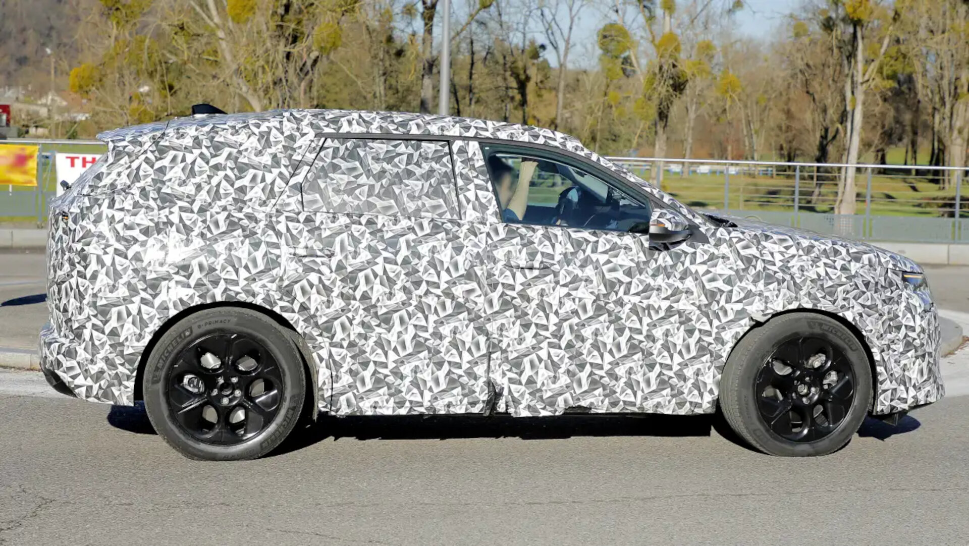Citroen C5 Aircross spy shots (7)
