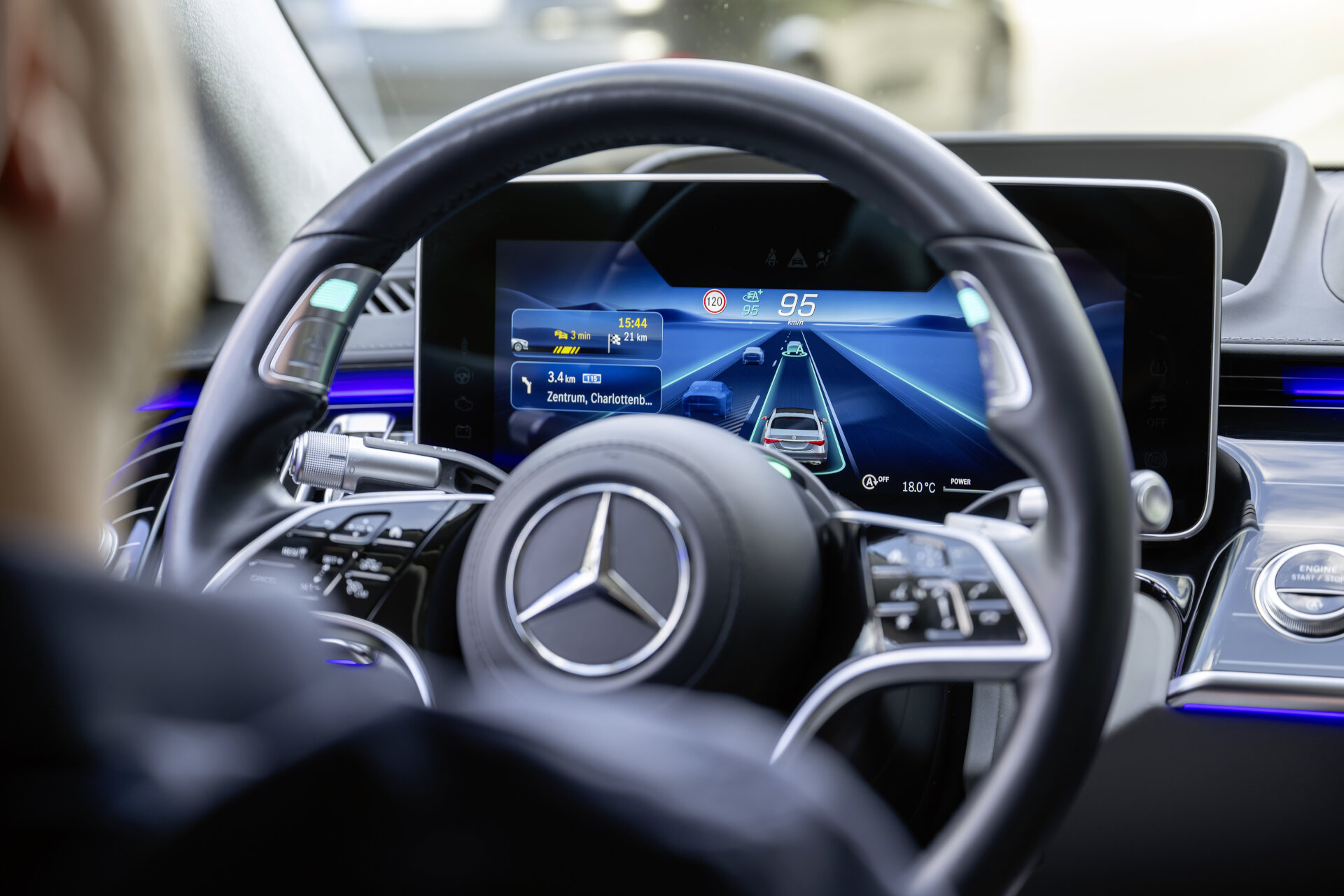 Genehmigt: Mercedes Benz darf in Deutschland mit 95 km/h hochautomatisiert fahren Mercedes Benz is approved for 95 km/h Level 3 autonomous driving in Germany