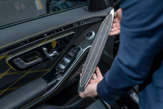 Mercedes Benz eröffnet neues MANUFAKTUR Studio und erweitert MANUFAKTUR Angebot Mercedes Benz opens new MANUFAKTUR Studio and expands MANUFAKTUR range
