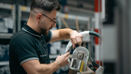 Mercedes Benz eröffnet neues MANUFAKTUR Studio und erweitert MANUFAKTUR Angebot Mercedes Benz opens new MANUFAKTUR Studio and expands MANUFAKTUR range