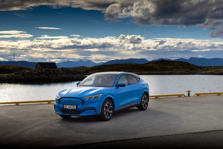 FORD MUSTANG MACH E 01