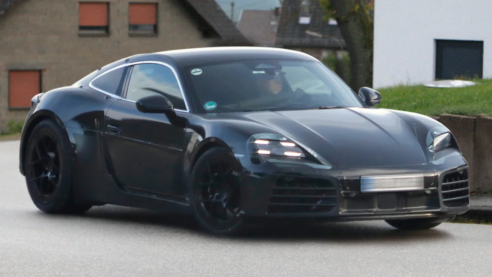 Porsche Cayman spy shot front 3 4 obiwgo