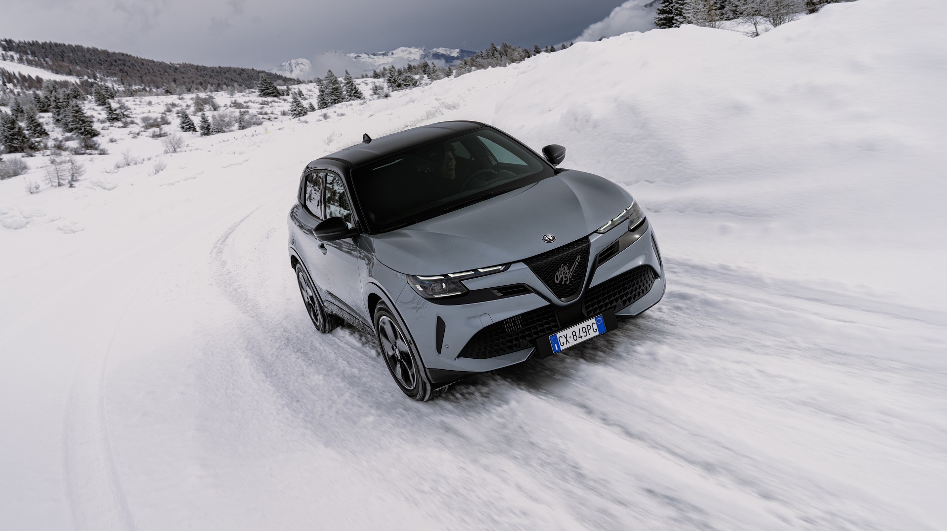 Alfa Romeo Junior Ibrida Q4 2025 snow (7)