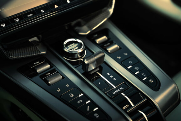 Aston Martin Vanquish Volante 15