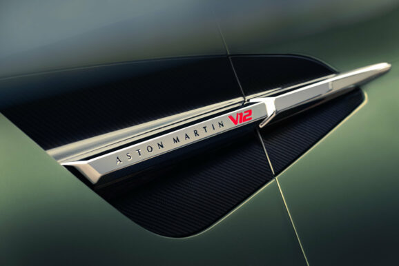 Aston Martin Vanquish Volante 17