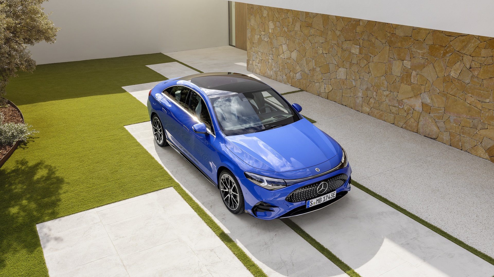 Der neue Mercedes Benz CLA: großartig, mühelos, intuitiv und flexibel The all new Mercedes Benz CLA: gorgeous, effortless, intuitive, and flexible. Der neue Mercedes Benz CLA: großartig, mühelos, intuitiv und flexibel The all new Mercedes Benz CLA: gorgeous, effortless, intuitive, and flexible.