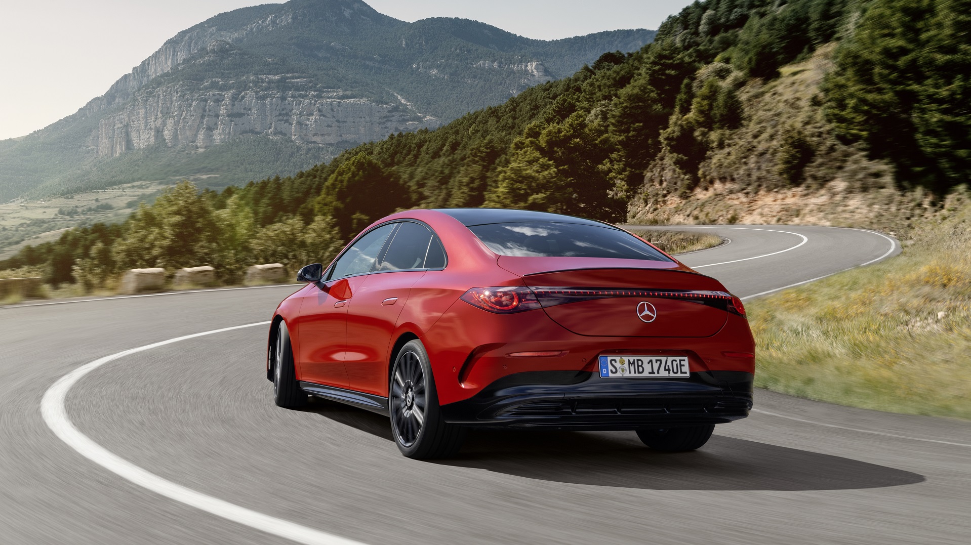 Der neue Mercedes Benz CLA: großartig, mühelos, intuitiv und flexibel The all new Mercedes Benz CLA: gorgeous, effortless, intuitive, and flexible.
