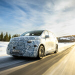 Neue Mercedes Benz Großraumlimousinen meistern Wintererprobung am Polarkreis New Mercedes Benz MPVs master winter testing in the Arctic Circle