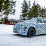 Neue Mercedes Benz Großraumlimousinen meistern Wintererprobung am Polarkreis New Mercedes Benz MPVs master winter testing in the Arctic Circle
