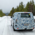 Neue Mercedes Benz Großraumlimousinen meistern Wintererprobung am Polarkreis New Mercedes Benz MPVs master winter testing in the Arctic Circle